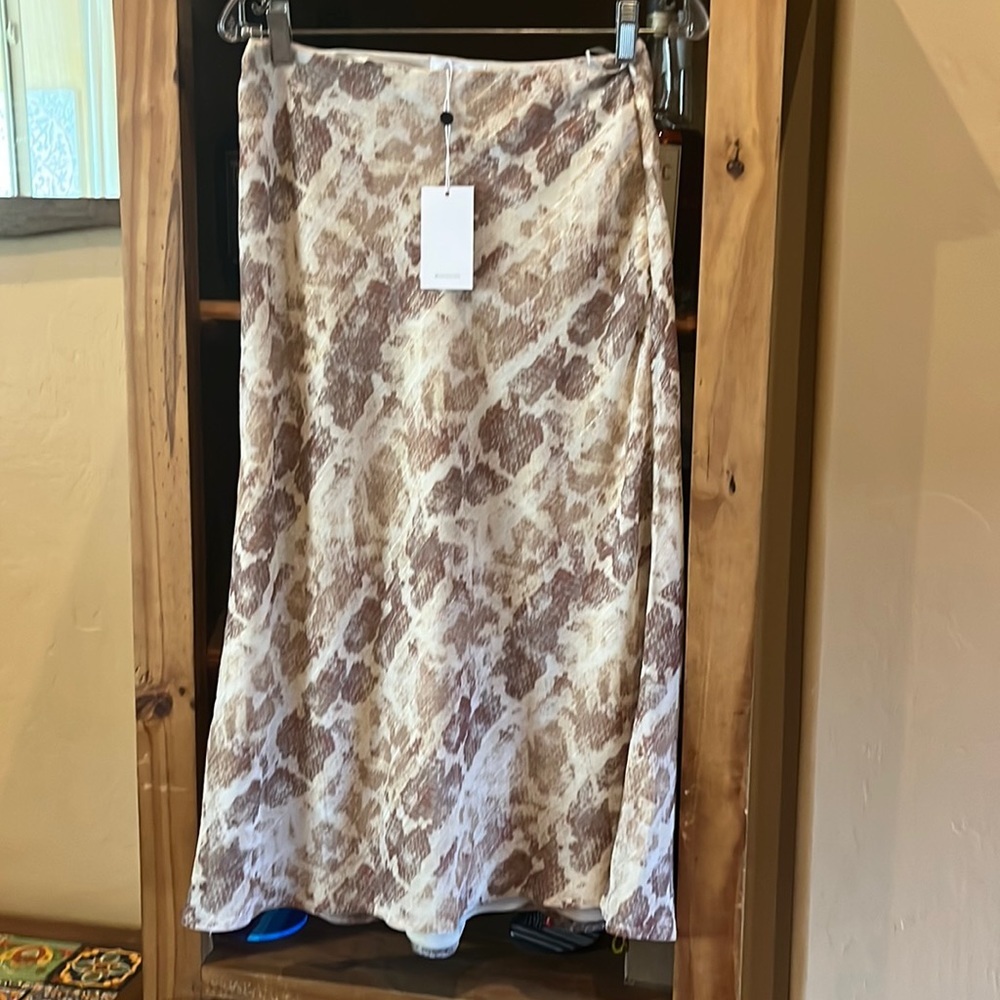 ❤️HOST PICK❤️NWT Lovers and friends skirt - Picture 2 of 9